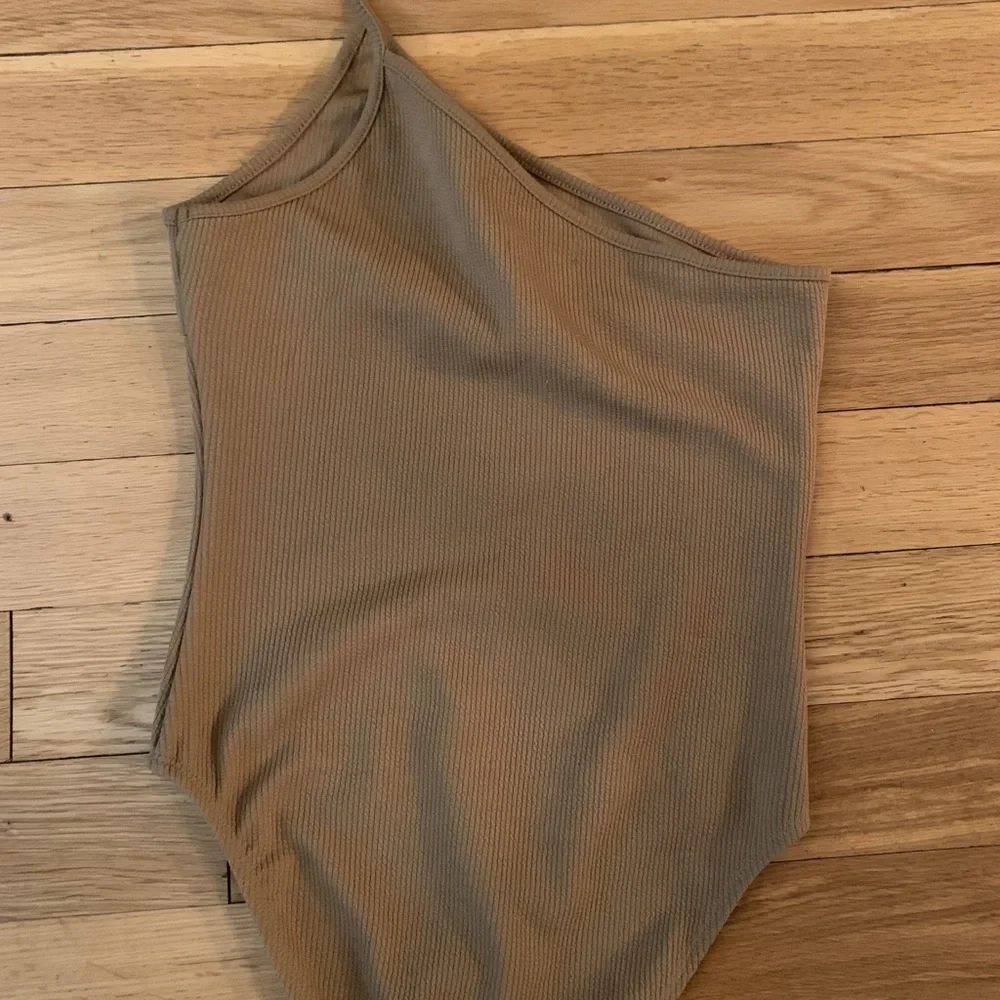 Princess Polly One Sleeved Bodysuit - Picture 2 of 4